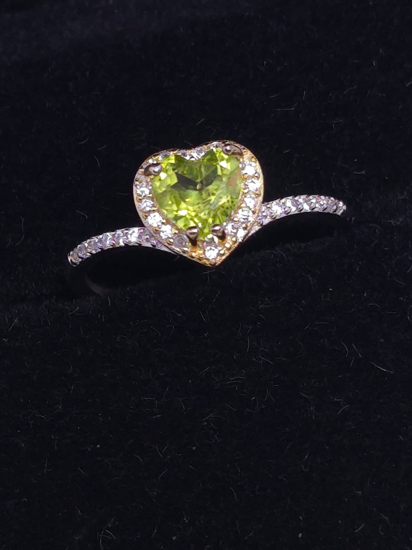 S925 - Peridot Heart Ring